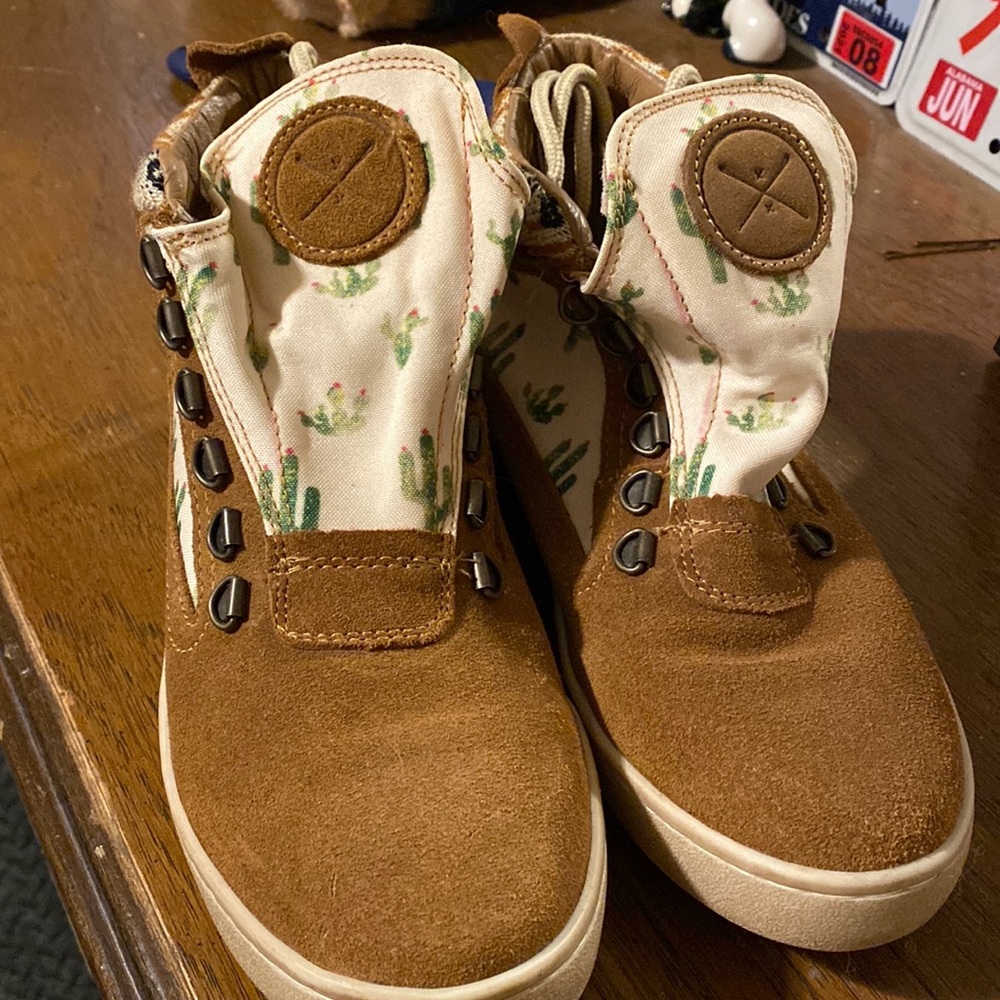 Inkkas shoes size 8